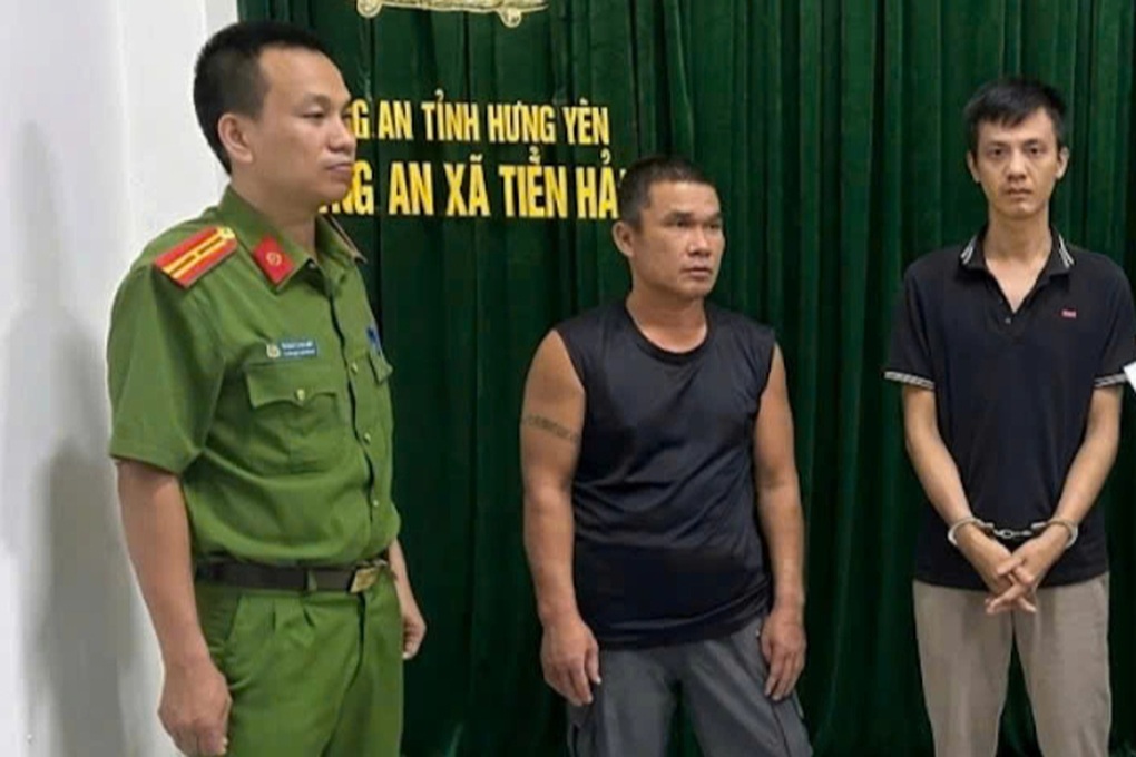 Bắt giữ 2 đối tượng sử dụng ma túy trên ô tô - 1 Bắt giữ 2 đối tượng sử dụng ma túy trên ô tô - 1