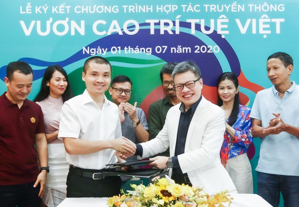 “Vươn cao trí tuệ Việt” tôn vinh những gương mặt nổi bật ở nhiều lĩnh vực - 1 “Vươn cao trí tuệ Việt” tôn vinh những gương mặt nổi bật ở nhiều lĩnh vực - 1