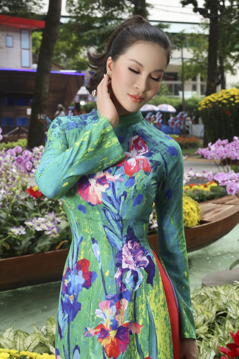 MC Thanh Mai xúng xính áo dài dạo phố xuân - 5 MC Thanh Mai xúng xính áo dài dạo phố xuân - 5