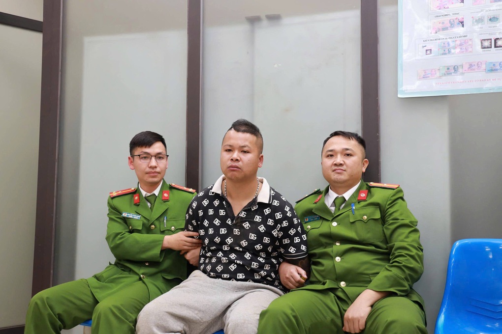 Đối tượng cướp ngân hàng ở Lào Cai đang điều trị bệnh tâm thần - 1