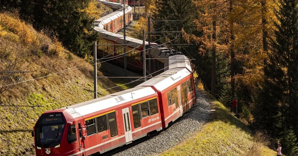 Tàu chở khách 100 toa dài nhất thế giới uốn lượn như rắn bò trên núi - 3 Tàu chở khách 100 toa dài nhất thế giới uốn lượn như rắn bò trên núi - 3