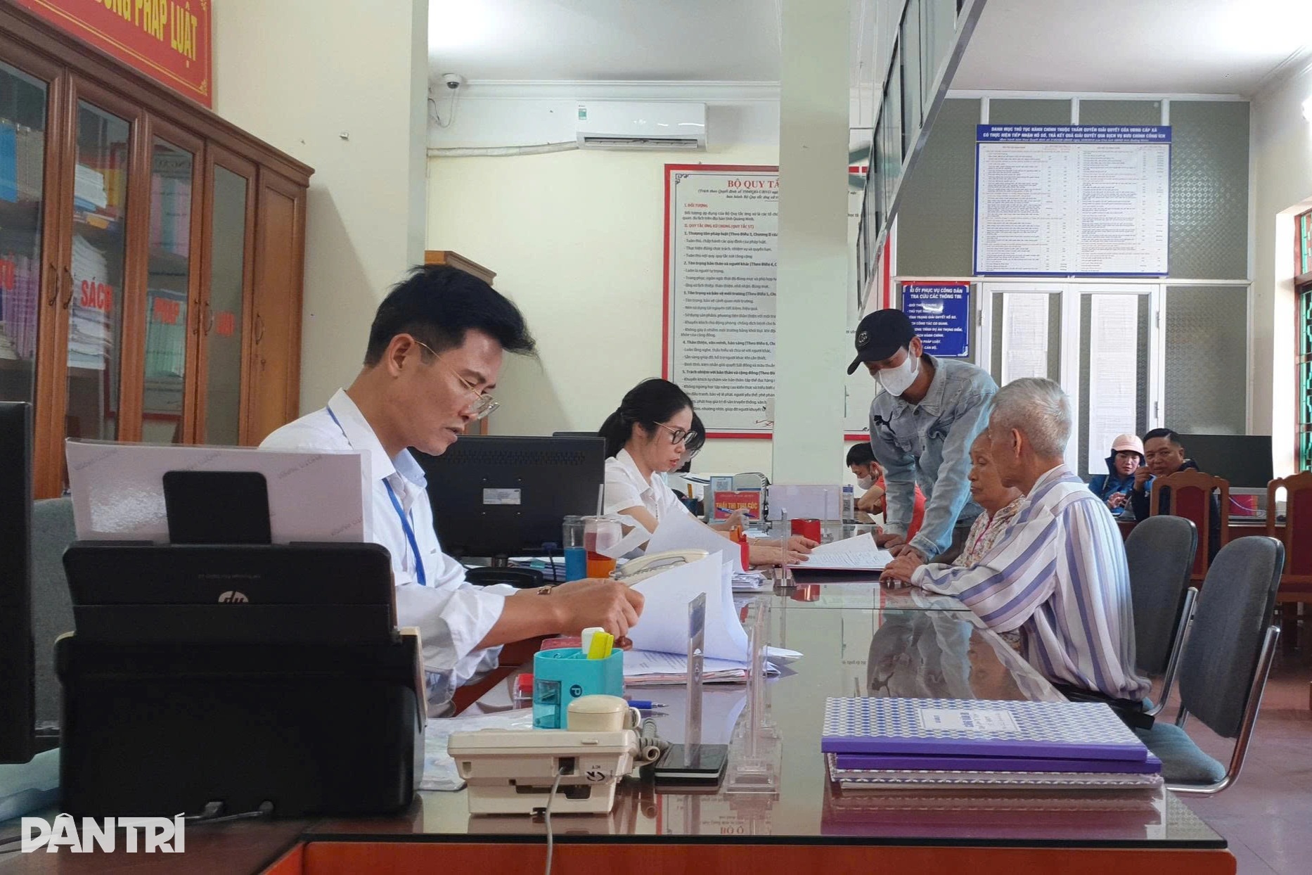 Ngày đầu vận hành thử chính quyền 2 cấp ở Quảng Ninh - 2