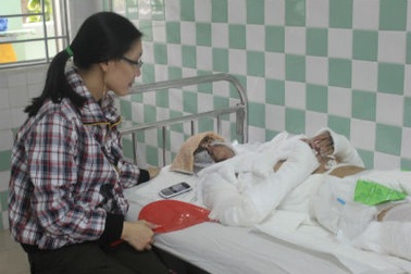 Đời nhiều éo le của nữ vệ sĩ bị người yêu dội axit