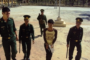 Bắt giữ vụ tàng trữ, vận chuyển ma túy ở xã biên giới