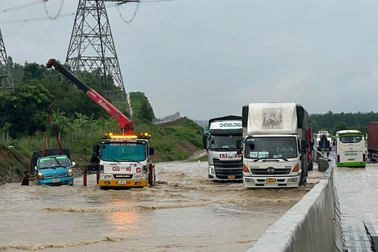 Chính phủ yêu cầu báo cáo vụ ngập lụt trên cao tốc Phan Thiết - Dầu Giây