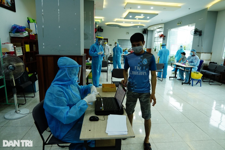 Không được để đội ngũ y tế quá tải trong cuộc chiến chống Covid-19 - 1 Không được để đội ngũ y tế quá tải trong cuộc chiến chống Covid-19 - 1