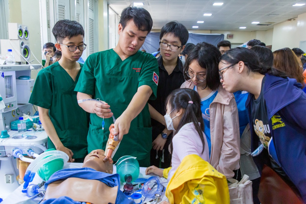 Điểm sàn Đại học Y Dược TPHCM giảm mạnh, lấy từ 17 điểm - 1 Điểm sàn Đại học Y Dược TPHCM giảm mạnh, lấy từ 17 điểm - 1