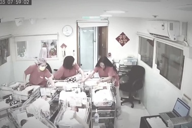 Clip các nữ hộ sinh bất chấp mạng sống, bảo vệ những em bé trong động đất