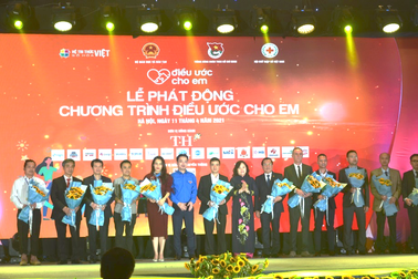Tập đoàn Thiên Long tài trợ 20.000 phần quà trong chương trình "Điều ước cho em"