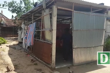 Căn nhà rách nát của người cha bệnh lao cùng 3 con thơ dại