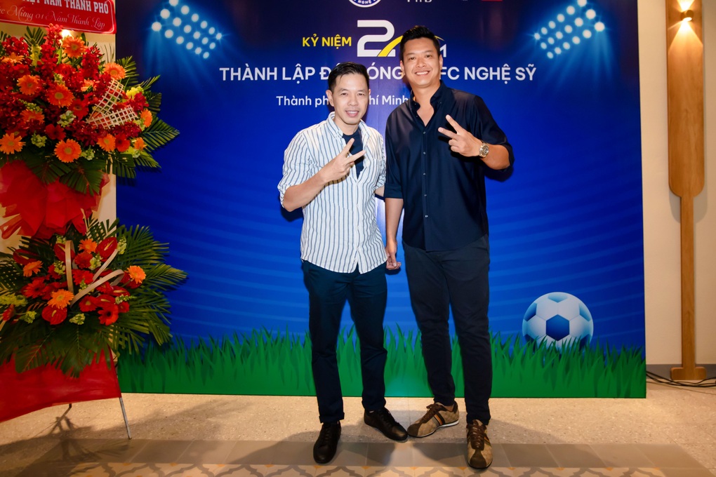 Thái Hòa hài hước tiết lộ cát sê đá bóng với Hồ Đức Vĩnh - 2 Thái Hòa hài hước tiết lộ cát sê đá bóng với Hồ Đức Vĩnh - 2