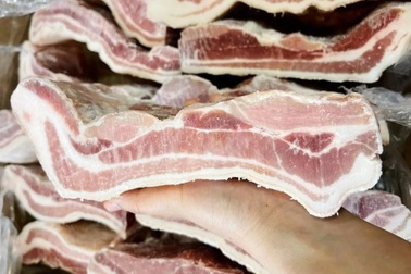 Thịt lợn ngoại siêu rẻ tràn về Việt Nam, giá chỉ hơn 55.000 đồng/kg