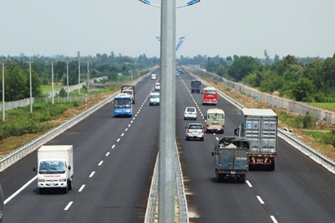 Thế nào là vượt phải và khi nào được vượt phải?