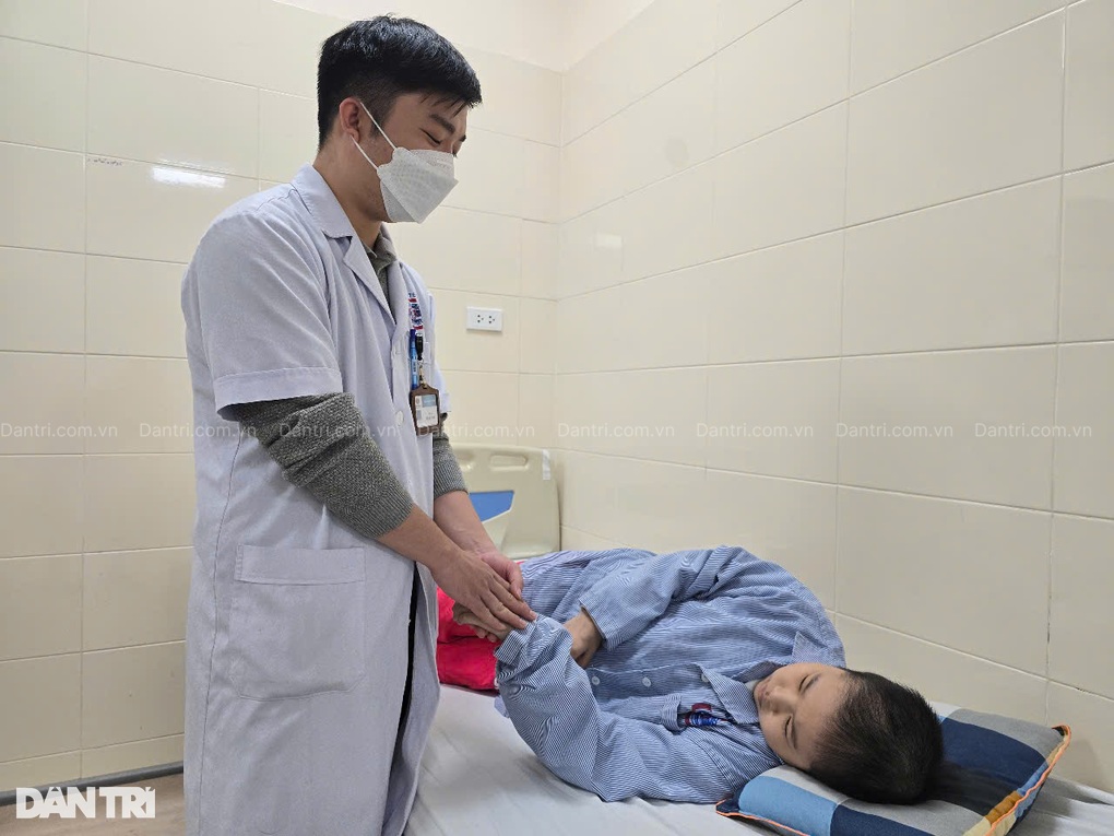 Bác sĩ kêu gọi bạn đọc giúp đỡ bé gái 10 tuổi mắc ung thư máu - 1 Bác sĩ kêu gọi bạn đọc giúp đỡ bé gái 10 tuổi mắc ung thư máu - 1