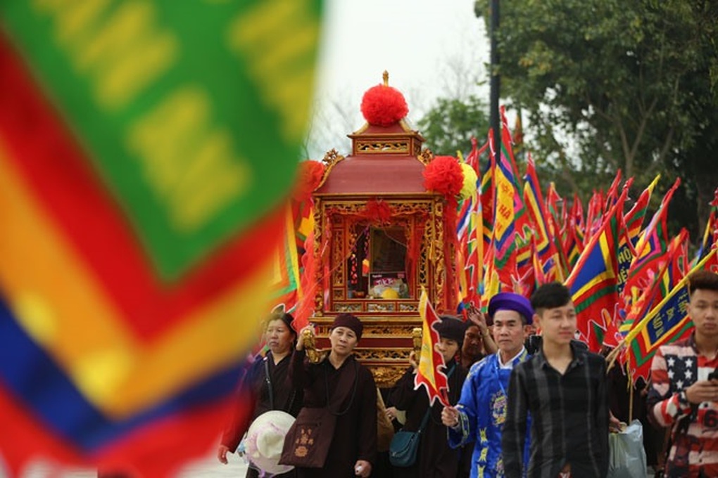 NSND Thanh Ngoan, Sèn Hoàng Mỹ Lam biểu diễn tại Lễ hội Đền Cô Tân An - 1 NSND Thanh Ngoan, Sèn Hoàng Mỹ Lam biểu diễn tại Lễ hội Đền Cô Tân An - 1