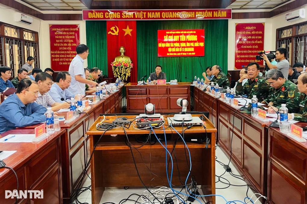 Kalmaegi càn quét miền Trung: 8 người chết, hàng nghìn nhà sập - 1 Kalmaegi càn quét miền Trung: 8 người chết, hàng nghìn nhà sập - 1