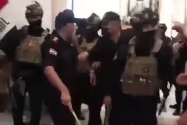 Người biểu tình xông vào dinh tổng thống Iraq