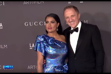 Salma Hayek đẹp đôi bên chồng