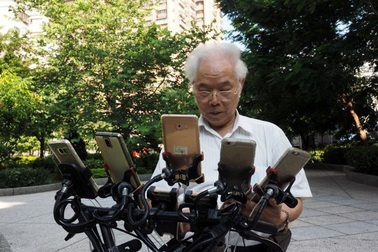 Ông lão 70 tuổi vẫn ngày đêm đạp xe đi "săn" Pokemon quý hiếm