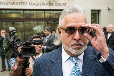 Đại gia dốc tiền ăn chơi bên dàn người đẹp và cái kết đắng phải trả giá