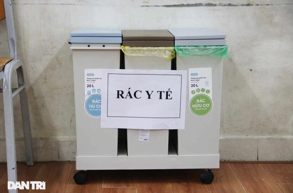 Cận cảnh trạm y tế lưu động được lắp đặt tại quận Thanh Xuân để chống dịch - 10 Cận cảnh trạm y tế lưu động được lắp đặt tại quận Thanh Xuân để chống dịch - 10