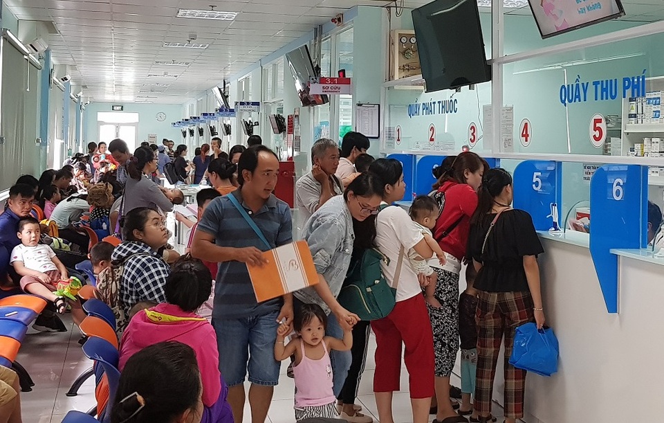 Thời tiết chuyển mùa, vi rút “mê trẻ em” hoành hành gây bệnh - 1 Thời tiết chuyển mùa, vi rút “mê trẻ em” hoành hành gây bệnh - 1