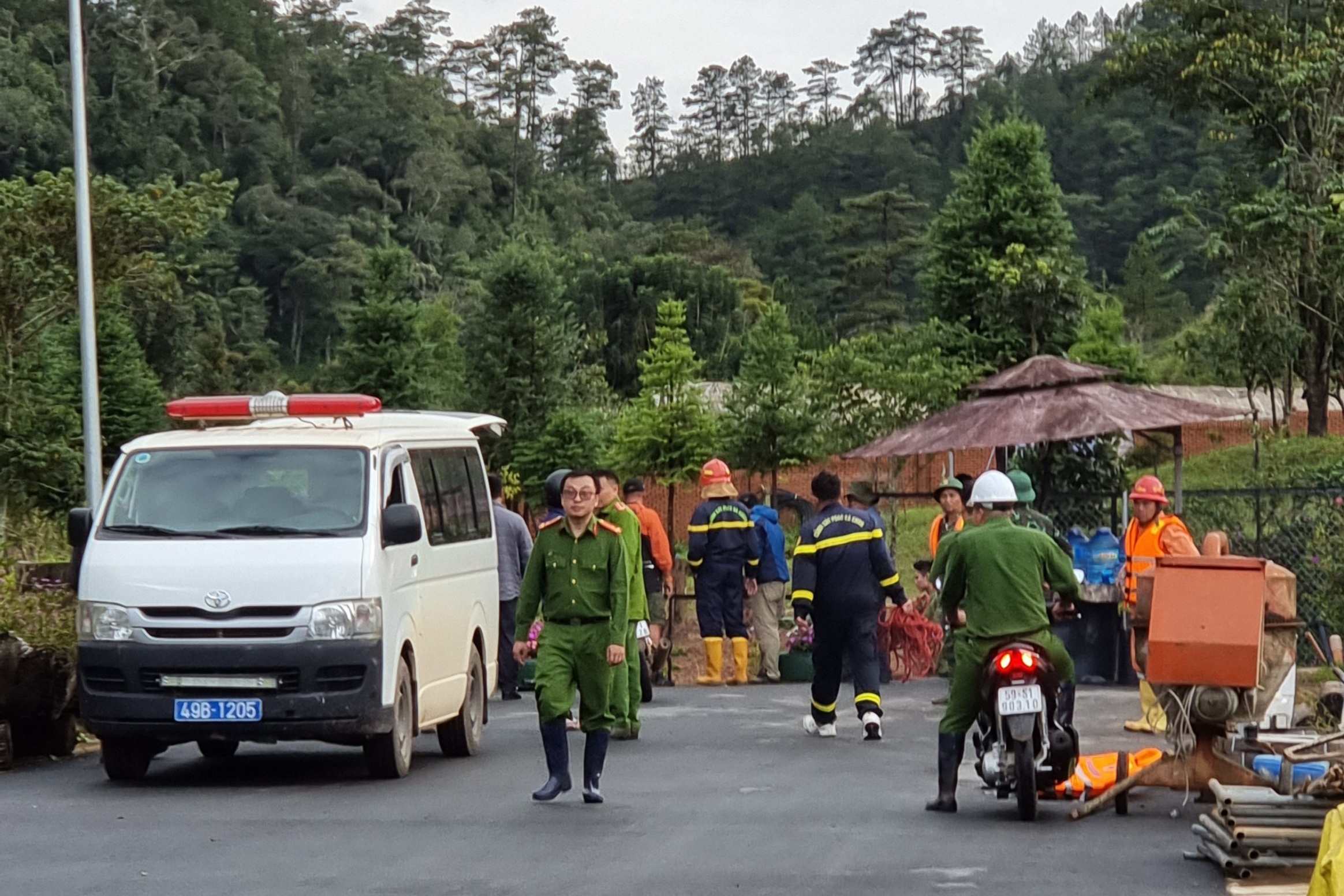 4 du khách Hàn Quốc tử nạn ở làng Cù Lần: Cơn lũ bất thường - 1