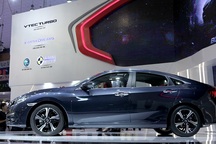 Bán không màng đến giá: Ô tô giảm sập sàn, ồ ạt xả hàng