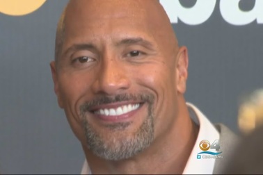 The Rock lịch lãm trên thảm đỏ