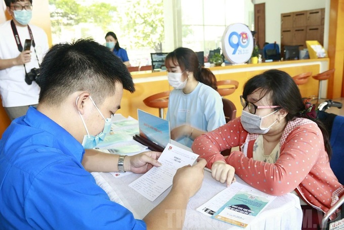 Hỗ trợ người lao động và người sử dụng lao động gặp khó khăn do đại dịch COVID-19 - Ảnh 1.