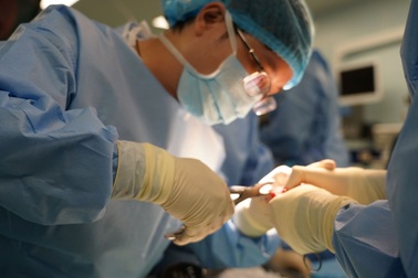 Vinmec thực hiện thành công ca mổ 2 gối cùng lúc cho tuyển thủ bóng đá nữ quốc gia Chương Thị Kiều