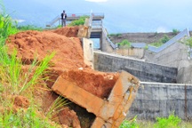 Hồ chứa nước trăm tỷ ở Lâm Đồng nứt vỡ, nguy cơ "tiền mất, công trình nát"