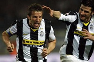 “Lão bà” Juventus trút hận lên Bologna