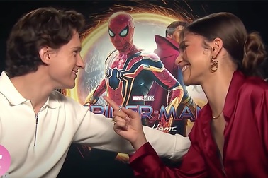 Khoảnh khắc ngọt ngào của Tom Holland và Zendaya