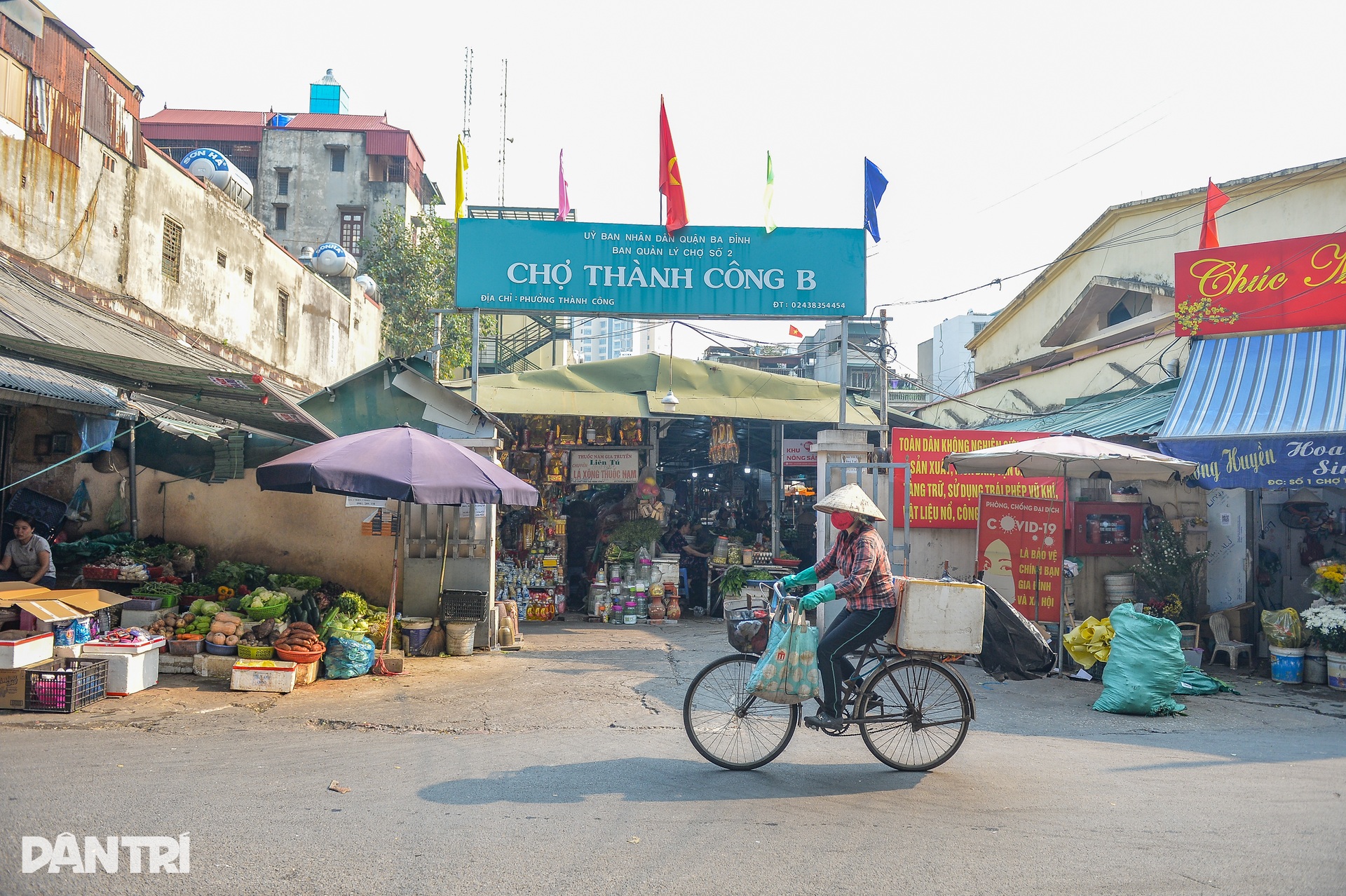 Chợ truyền thống Hà Nội đìu hiu, tiểu thương bật nhạc nhảy, ngủ xuyên trưa - 10 Chợ truyền thống Hà Nội đìu hiu, tiểu thương bật nhạc nhảy, ngủ xuyên trưa - 10