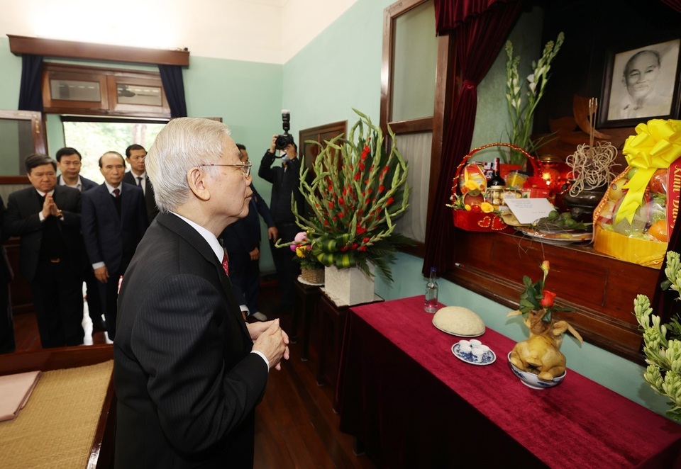 Tổng Bí thư, Chủ tịch nước dâng hương tưởng niệm Bác Hồ - 1 Tổng Bí thư, Chủ tịch nước dâng hương tưởng niệm Bác Hồ - 1