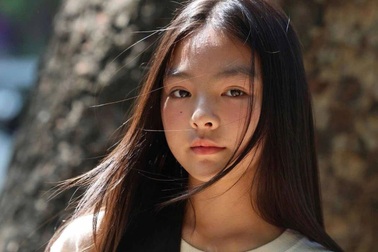 Đời thường của cô bé 12 tuổi vừa nhận giải Mẫu nhí xuất sắc nhất năm