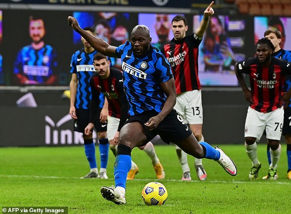 Ibrahimovic ẩu đả với Lukaku trong ngày Inter Milan đánh bại AC Milan - 10 Ibrahimovic ẩu đả với Lukaku trong ngày Inter Milan đánh bại AC Milan - 10