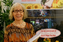 Nhà giáo Ưu tú Phạm Thúy Hoan ra mắt sách về đàn tranh ở tuổi 80