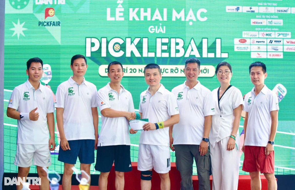 Công ty Toàn Cầu trao 20 triệu xây nhà nhân ái tại Giải Pickleball Dân trí - 1 Công ty Toàn Cầu trao 20 triệu xây nhà nhân ái tại Giải Pickleball Dân trí