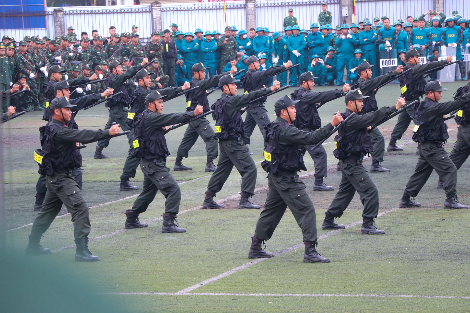 Lực lượng vũ trang phô diễn sức mạnh trong lễ ra quân huấn luyện - 8 Lực lượng vũ trang phô diễn sức mạnh trong lễ ra quân huấn luyện - 8