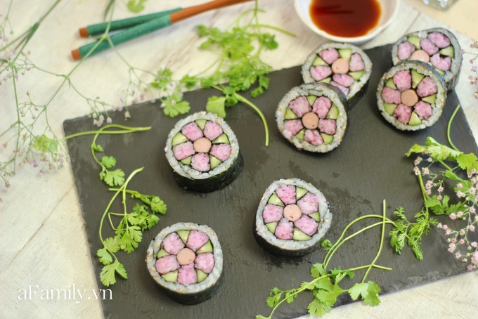 Từ khi tôi làm sushi hình hoa, con chịu ăn cơm nhiều hơn hẳn! - Ảnh 11. Từ khi tôi làm sushi hình hoa, con chịu ăn cơm nhiều hơn hẳn! - Ảnh 11.