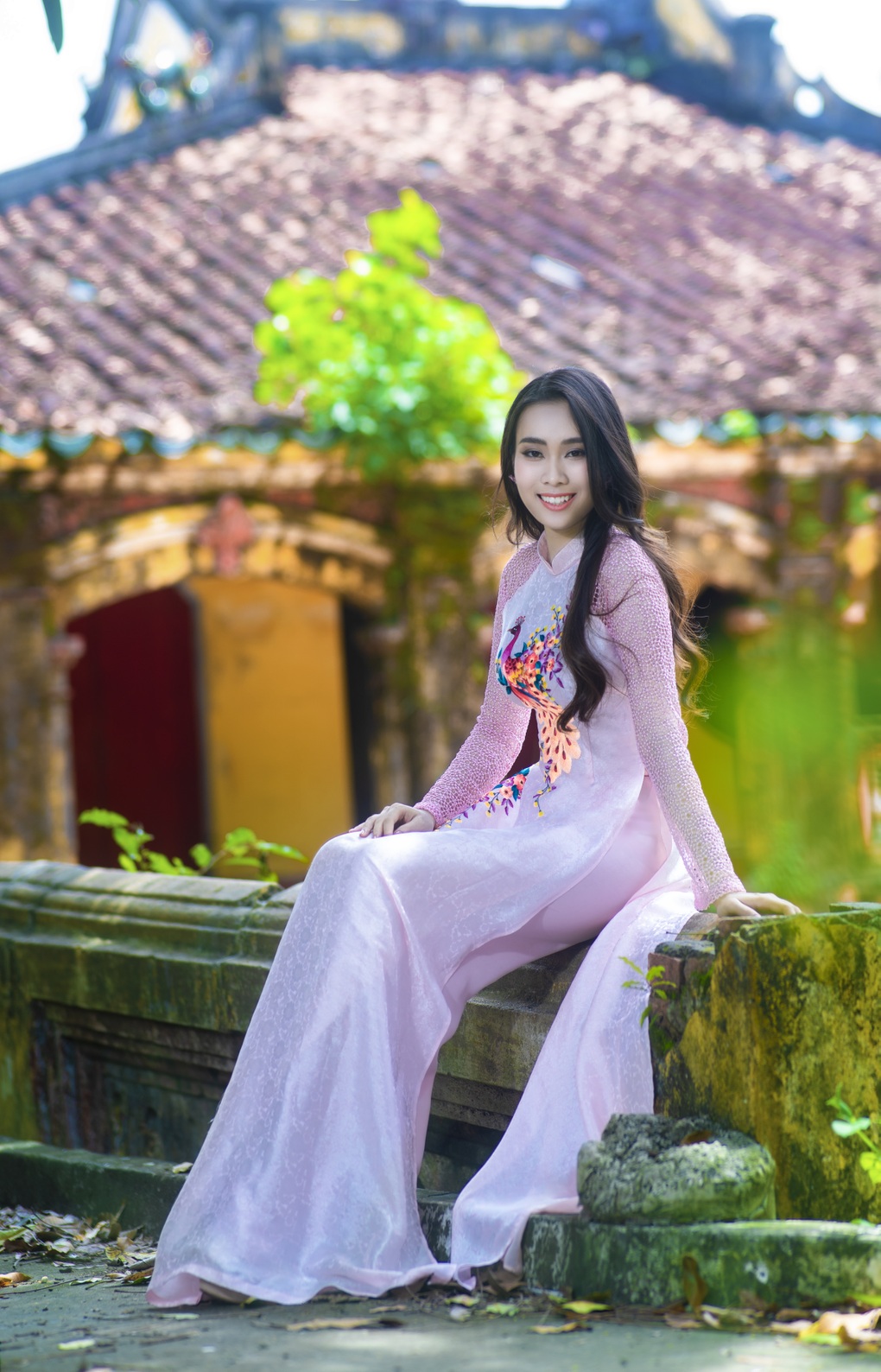 Hoa hậu Ban Mai khoe vẻ đẹp mong manh trong áo dài lụa Hà Đông - 6 Hoa hậu Ban Mai khoe vẻ đẹp mong manh trong áo dài lụa Hà Đông - 6