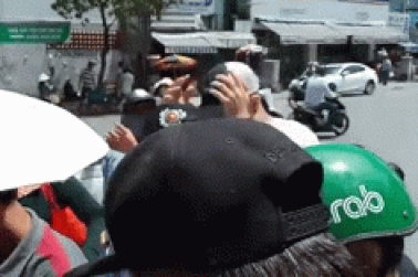 Vụ nghi bị đánh khi phát cơm từ thiện: Bảo Lâm là nạn nhân hay chiêu trò?