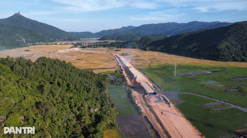 Nguyên Bí thư Tỉnh ủy Phú Yên lý giải việc quy luật dòng chảy bị thay đổi - 7