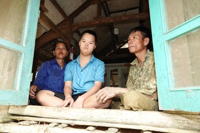 Số phận "đóng dấu khổ cực", vợ chồng và 2 con cùng quẫn vì bệnh tật