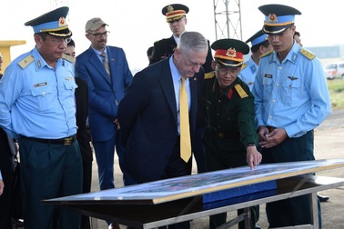 Bộ trưởng Quốc phòng Hoa Kỳ thăm "điểm nóng dioxin" của Việt Nam