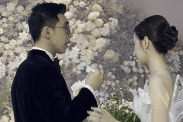 Đám cưới hào môn của Midu: Chú rể khóc khi thổi sáo, ân cần chăm sóc vợ