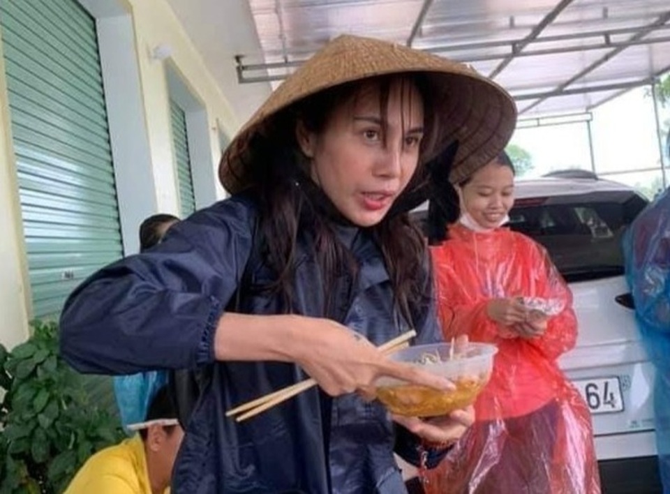 Công Vinh lo lắng nhưng vẫn trách Thủy Tiên vì lo chuyện thiên hạ - 5 Công Vinh lo lắng nhưng vẫn trách Thủy Tiên vì lo chuyện thiên hạ - 5