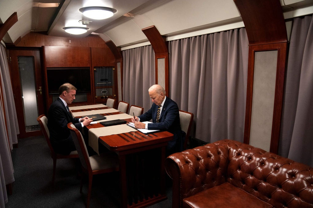 Chuyến tàu đặc biệt chở Tổng thống Mỹ Biden đến Ukraine - 2 Chuyến tàu đặc biệt chở Tổng thống Mỹ Biden đến Ukraine - 2